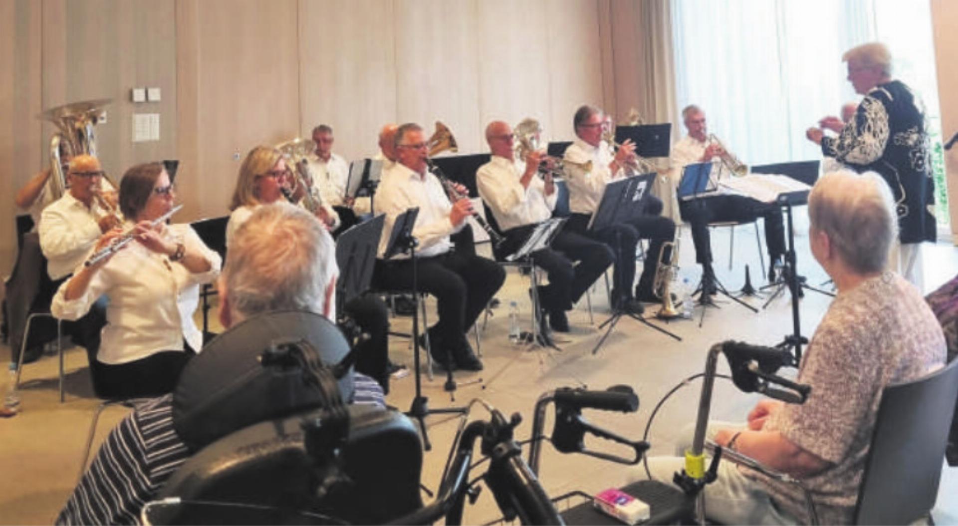 Musikalische Freude im Pflegezentrum Baar - Das Bild wird blockiert. – Möglicherweise durch einen aktiven Adblocker.
