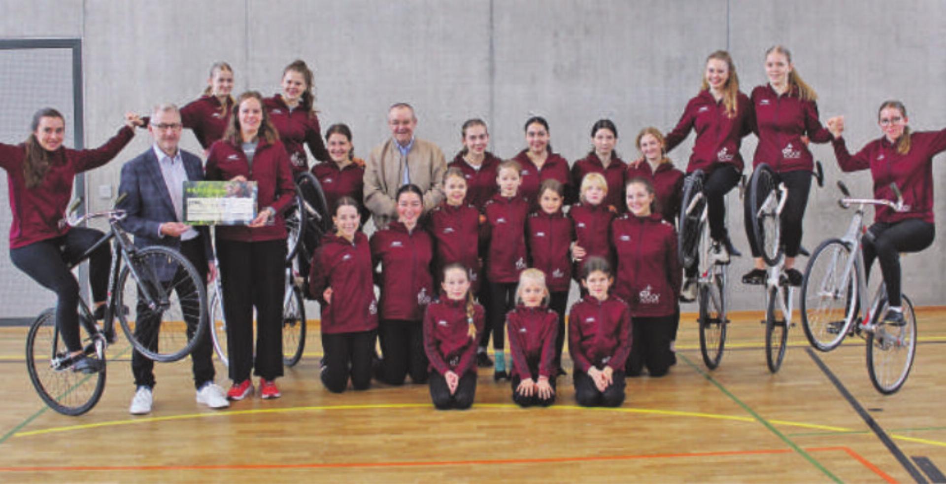 Kunstrad Baar erhält neue Vereinsbekleidung - Das Bild wird blockiert. – Möglicherweise durch einen aktiven Adblocker.