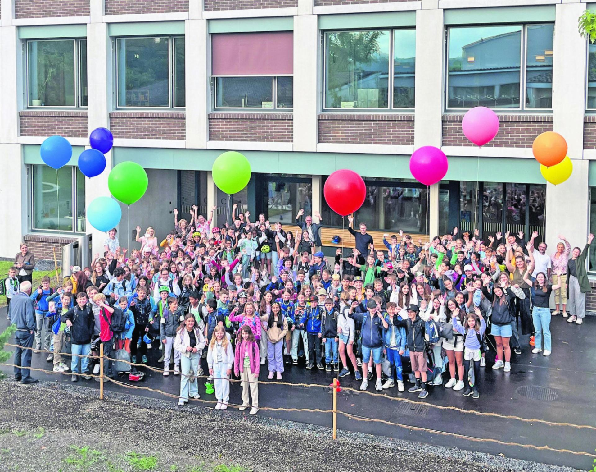 Das Schulhaus Sternmatt 1 hat sich mit Leben gefüllt