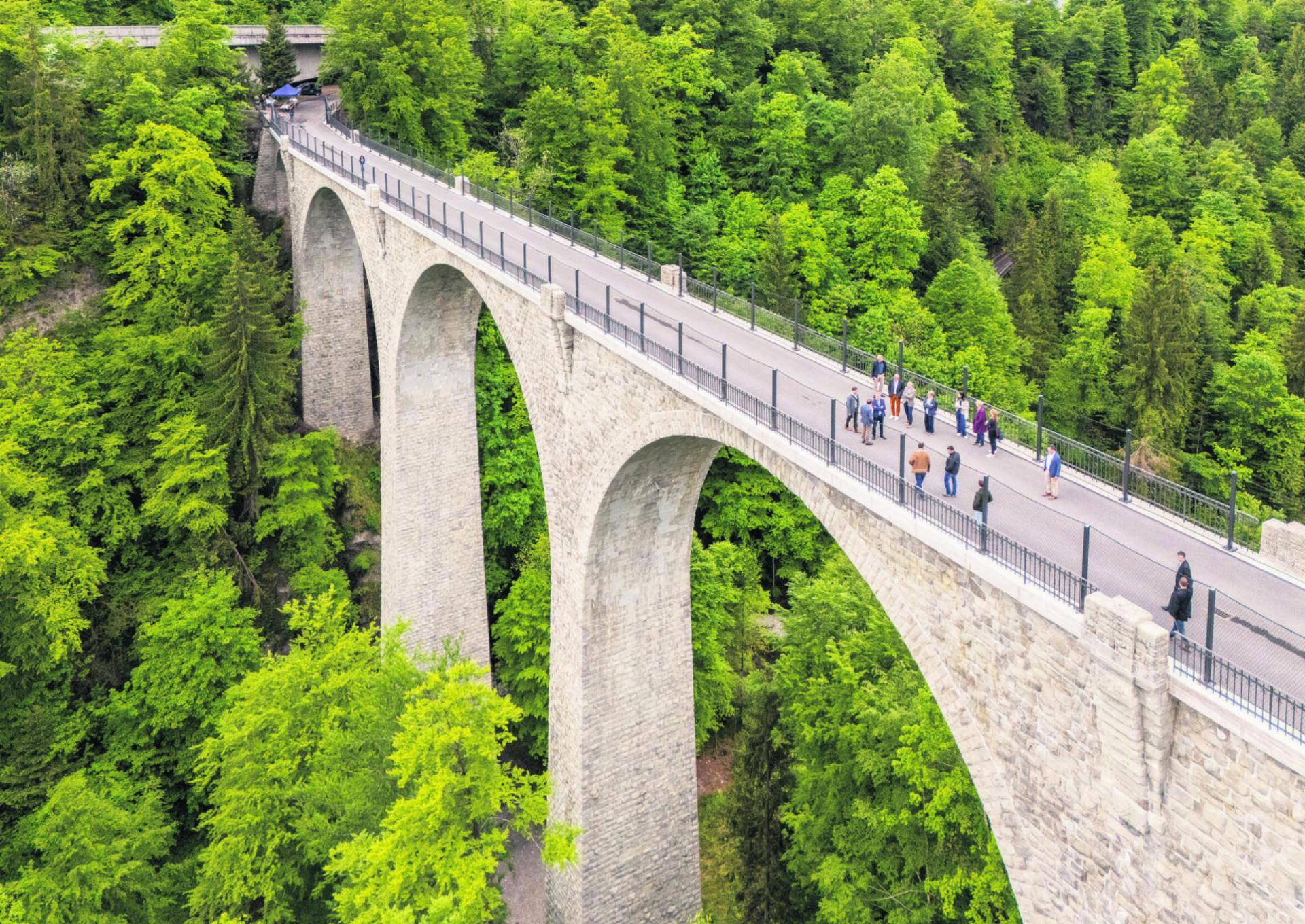Alte Lorzentobelbrücke strahlt in neuem Glanz