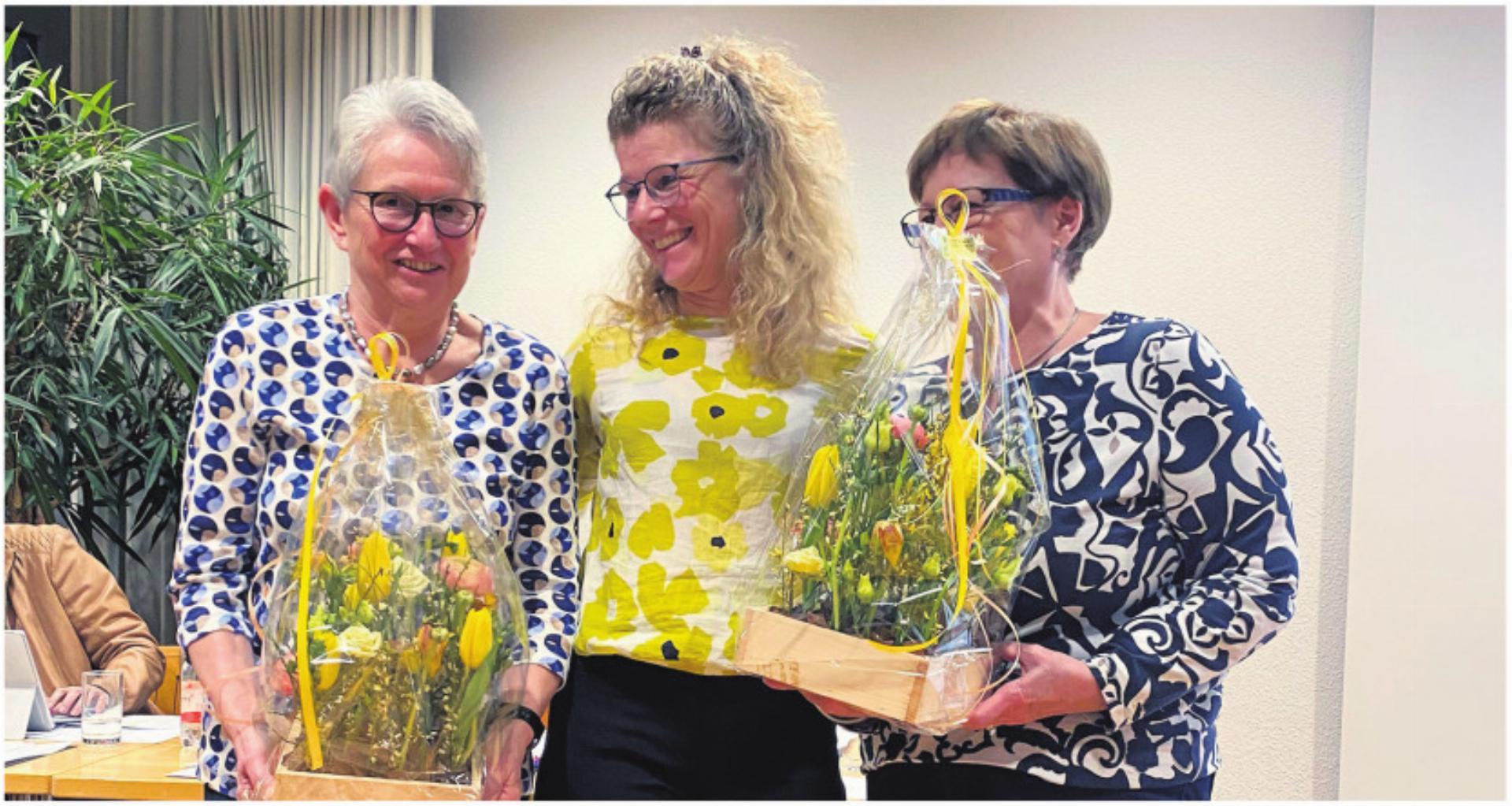 40 Jahre Mitglied: Pia Birbaum und Uschi Steiner (von links), in der Mitte Präsidentin Ramona Rudolph. Fotos: zVg - Das Bild wird blockiert. – Möglicherweise durch einen aktiven Adblocker.