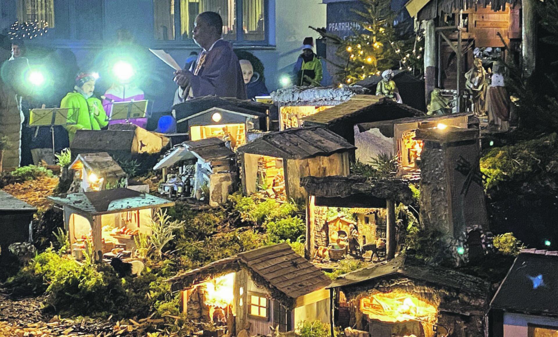 Die Open-Air-Krippe leuchtet ins neue Jahr - Das Bild wird blockiert. – Möglicherweise durch einen aktiven Adblocker.