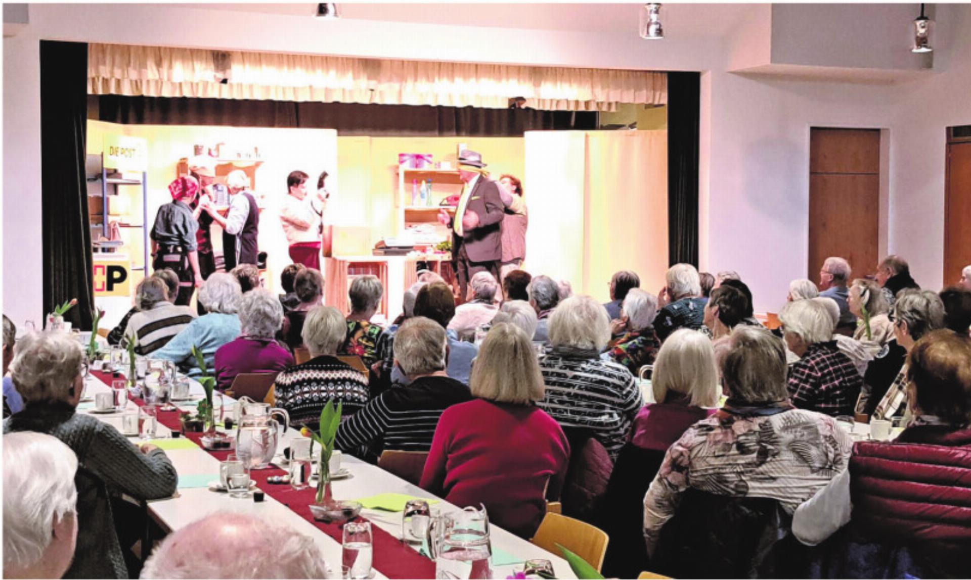 Das humorvolle Theaterstück «Paket im Aaflug» begeisterte das Publikum. Foto: zVg - Das Bild wird blockiert. – Möglicherweise durch einen aktiven Adblocker.