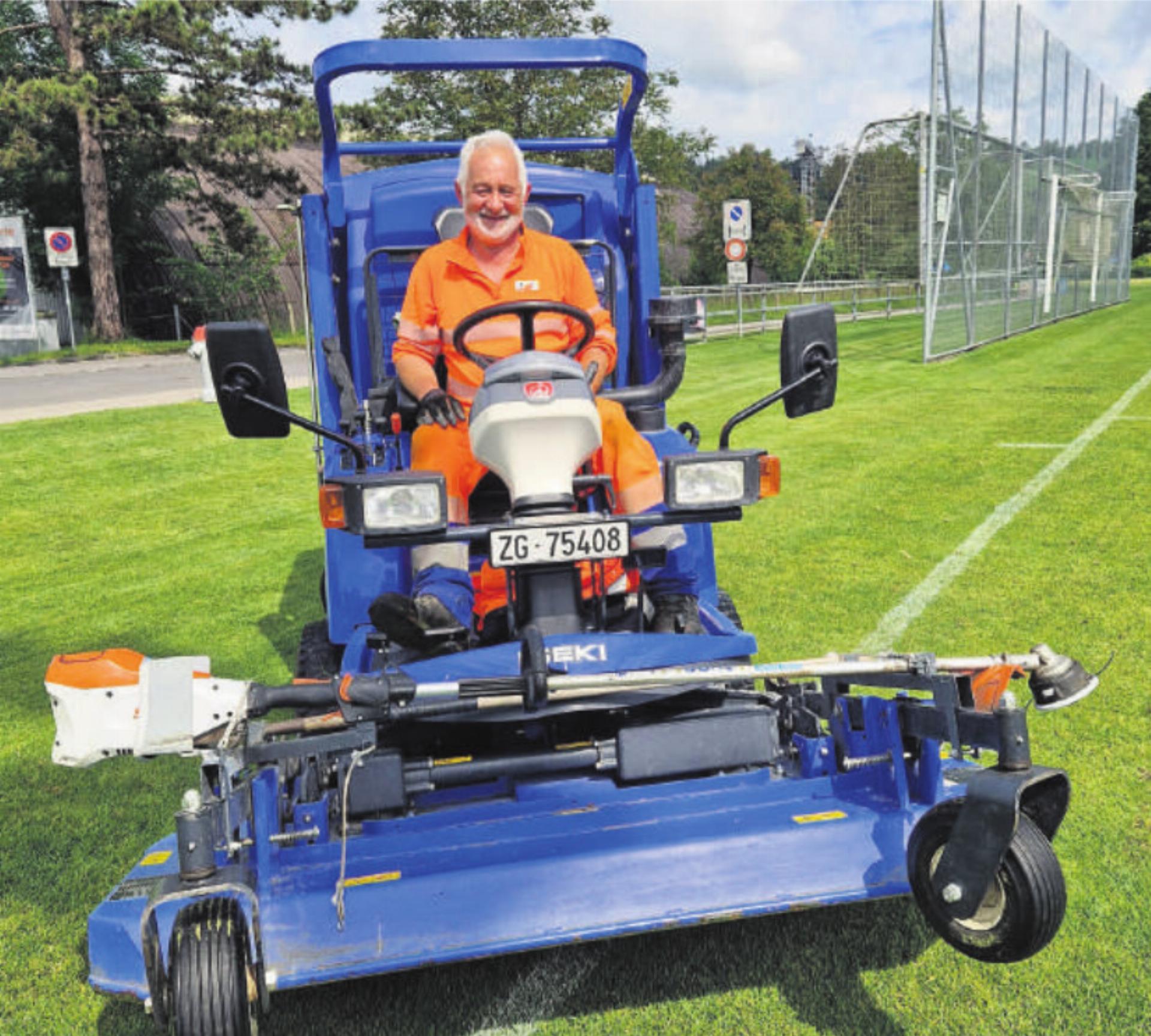 Paul Arnold, «Greenkeeper der Gemeinde», geht in Pension. Foto: zVg - Das Bild wird blockiert. – Möglicherweise durch einen aktiven Adblocker.
