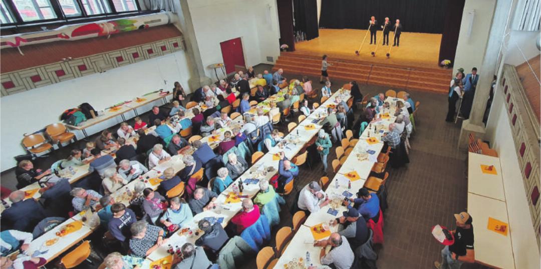 In der Festwirtschaft spielten die Alphornbläser Alphons, Erwin und Hansueli. In der Festwirtschaft spielten die Alphornbläser Alphons, Erwin und Hansueli.