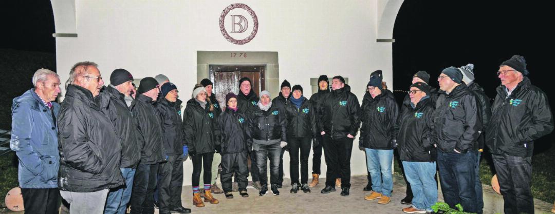 Der Jodlerklub Heimelig Baar umrahmt die Eröffnung des diesjährigen Lichterwegs. Der Jodlerklub Heimelig Baar umrahmt die Eröffnung des diesjährigen Lichterwegs.