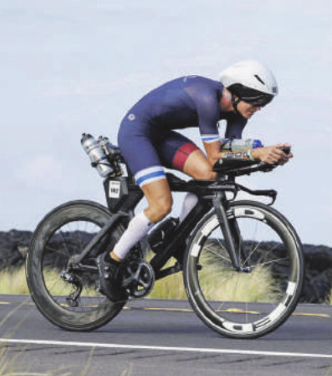 Beim Radfahren sind etwa 1’700 Höhenmeter zu bewältigen, Windschattenfahren ist absolut verboten. Beim Radfahren sind etwa 1’700 Höhenmeter zu bewältigen, Windschattenfahren ist absolut verboten.
