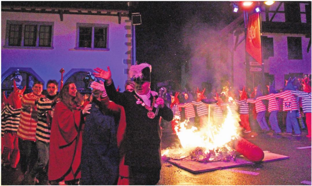 Der Räbevater Silvan I. und sein Gefolge nehmen Abschied von der Fasnacht 2026. Der Räbevater Silvan I. und sein Gefolge nehmen Abschied von der Fasnacht 2026.