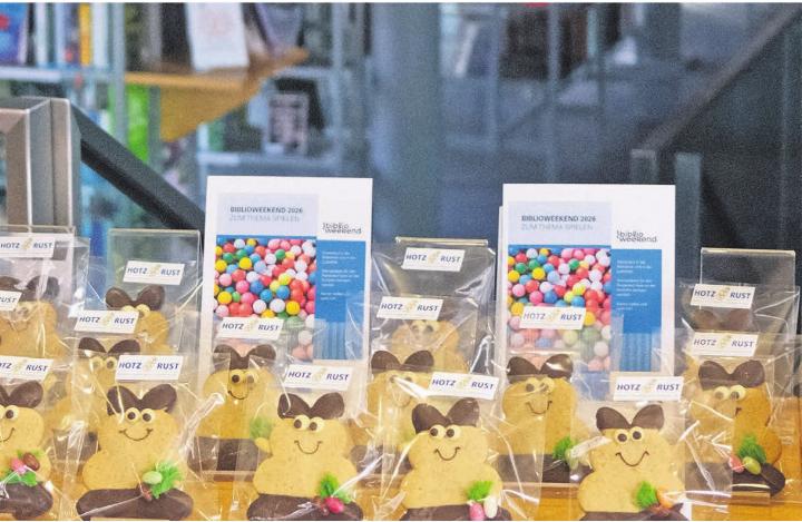 Am BiblioWeekend konnten Besucherinnen und Besucher die Bibliothek Baar spielerisch auf eine neue Art entdecken. Als Belohnung gab es eine süsse Überraschung. Foto: zVg