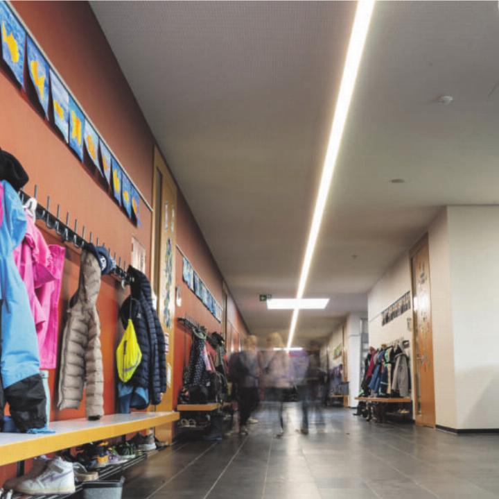 Die neue LED-Beleuchtung im Schulhaus Dorfmatt B spart Energie, Kosten und CO2. Foto: zVg Die neue LED-Beleuchtung im Schulhaus Dorfmatt B spart Energie, Kosten und CO2. Foto: zVg