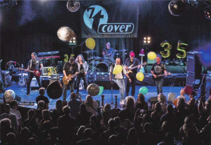 7tcover mit Gästen auf der Chollerhallebühne. Foto: Uwe Reinle
