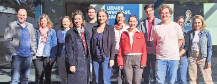 Gründungsversammlung mit Vorstand im Vordergrund: Dalia Donadio, Alexandra
Iten Bürgi, Gabriella Adorjan, Loris Knüsel. Es fehlt: Johann Baptist Stocker.
Foto: Susanne Schneller