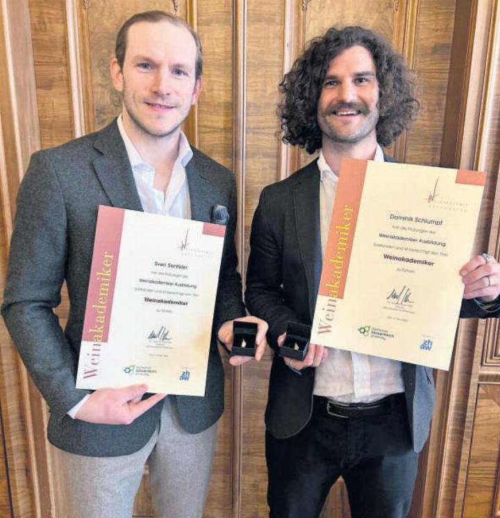 Zwei erfolgreiche «Jung-Weinakademiker»: Sven Senteler und Dominik Schlumpf (von links). Foto: zVg