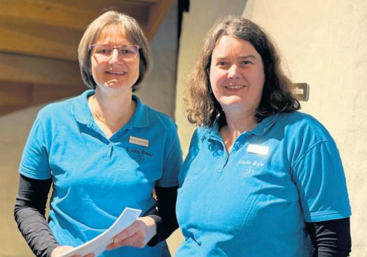 Renate Stadelmann und Silvia Merz begrüssten stellvertretend für das ganze Ludothek-Team die Kinder zur Zaubershow. Fotos: rah