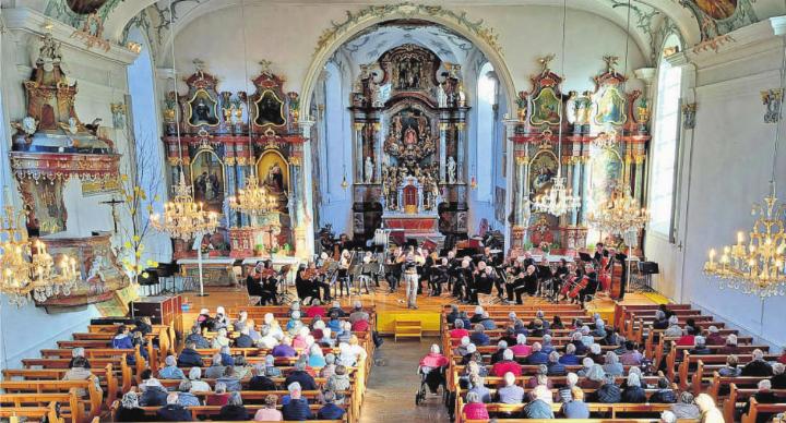 Das Zuger Seniorenorchester zauberte wunderbare Klänge in die Kirche St. Martin. Foto: zVg