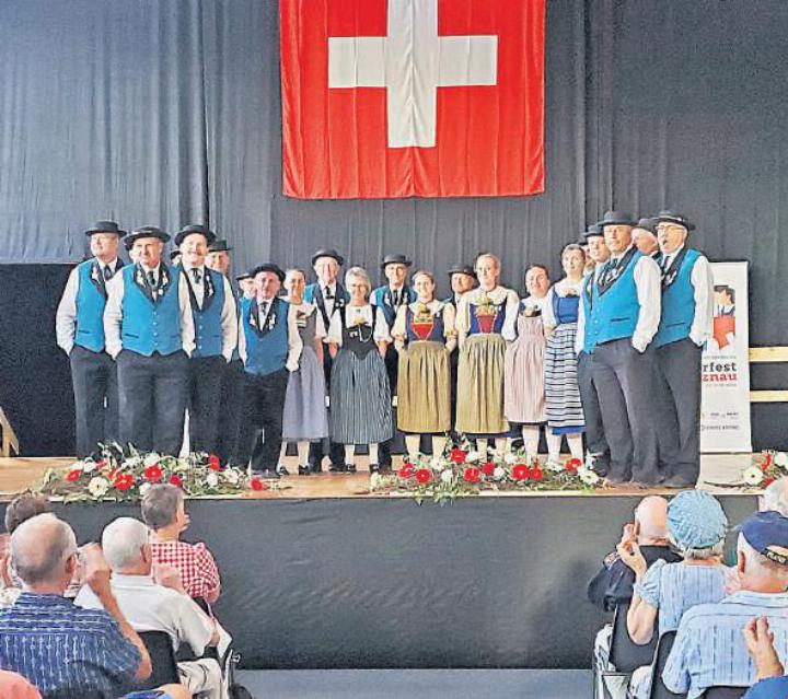 Mit Nathan Scales als zweitem Tenor (zweiter von rechts, vorn) kämpfte der Jodlerklub «Echo Baarburg» in Menznau um die Qualifikation für Basel.