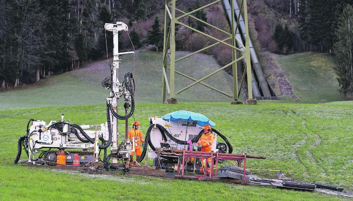 Mit solchen Maschinen macht die SBB im Gebiet Litti Sondierbohrungen für den Zimmerberg-Basistunnel 2. Foto: zVg