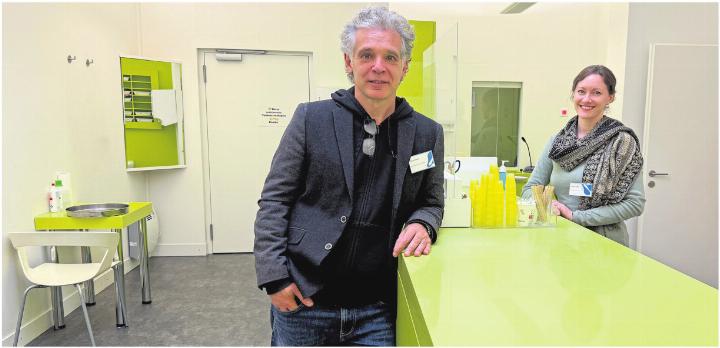 Oliver Weber und Angela Bögli im Abgaberaum. Fotos: rah