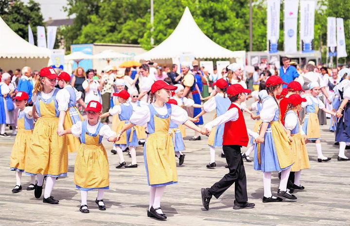 Die Kinder am Eidgenössischen Trachtenfest in Zürich. Foto: zVg