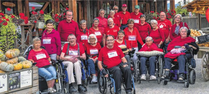 Die MS-Regionalgruppe Zug beim Bächlihof. Foto: Peter Vieli