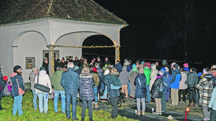 Viele Besuchende nahmen am Eröffnungsabend teil. Foto: eb Viele Besuchende nahmen am Eröffnungsabend teil. Foto: eb