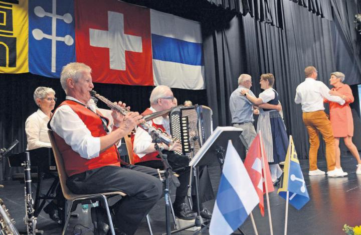 Die Kapelle Jost Ribary – René Wicky spielt, wie bereits vor zwei Jahren, an der Baarer 1.-August-Feier auf. Damals musste die Feier wegen Regens im Gemeindesaal durchgeführt werden. Foto: Silvan Meier