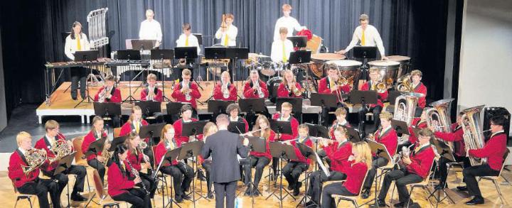 «Celebration» mit der Jugendmusik und dem Dirigenten Daniele Giovannini. Fotos: hps