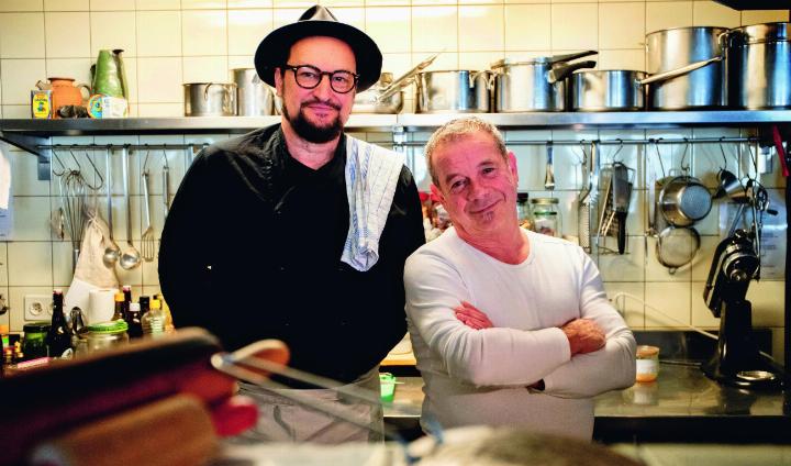 Les trois Suisses. Pascal Dussex und Resli Burri als Wirte.