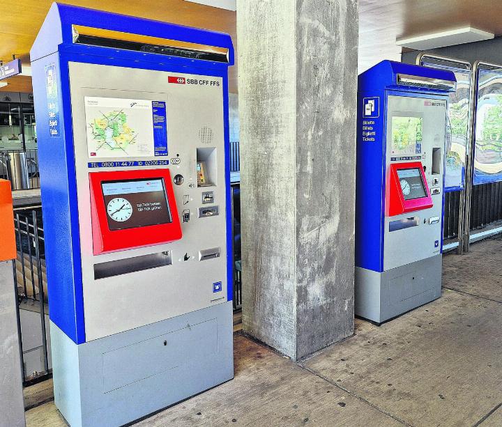 An den Automaten der SBB können auch weiterhin Busbillette bezogen werden. Foto: hi