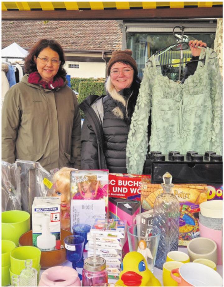 Martina Fricker (links) und Eva-Maria Ruchti betreiben zum ersten Mal einen Stand.