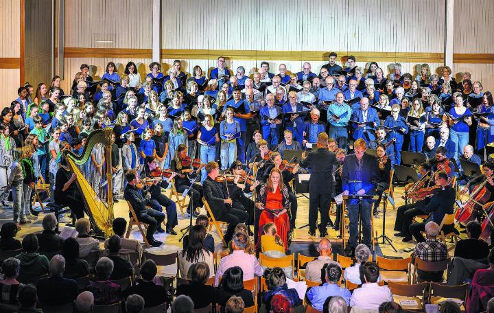 An der Uraufführung des Oratorims «Die Sintflut» wirkten rund 150 Personen mit. Foto: Andreas Busslinger