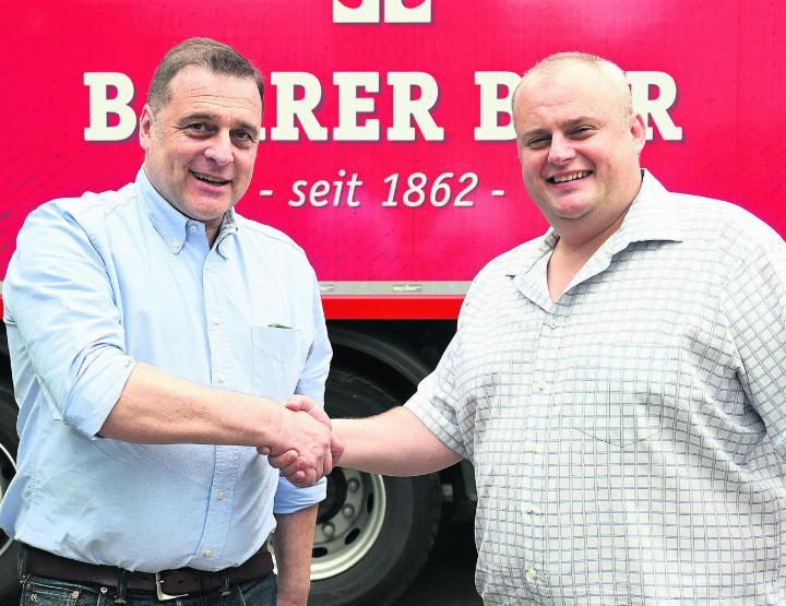 Claude Weiss, Weiss zum Erlenbach, und Martin Uster, Brauerei Baar (von links). Bild: zVg