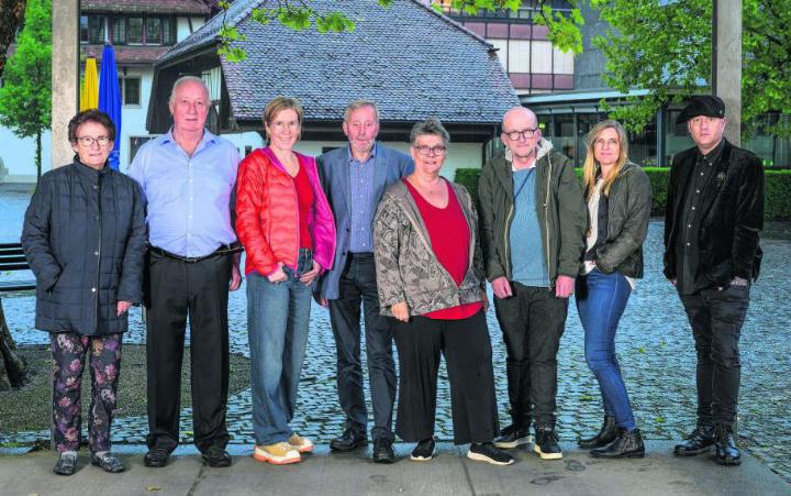 Ingrid Hieronymi, Hans-Peter Schweizer, Annette Knüsel, Franz Lustenberger, Iris Caglioni (Stv. Chefredaktorin), Marco Morosoli, Rahel Hegglin (Chefredaktorin) und Lukas Schärer. Es fehlt Ernst Bürge. Foto: Andreas Busslinger