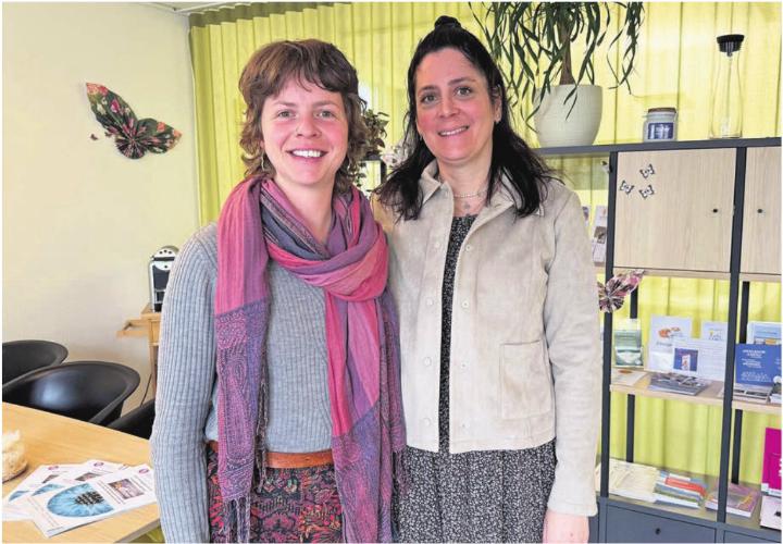 Elena Lüthi von der Informationsstelle für Altersfragen und Estefania Garcia Jung von Benevol Zug. Foto: rah