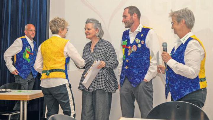 Gratulation zur Ehrenmitgliedschaft: Oliver Betschart, Dorothea Krummenacher, Dorly und Marcel I. Schmid, Doris Jagendorfer (von links). Fotos: zVg