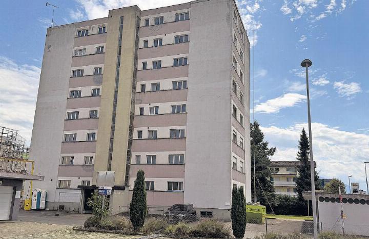 In diesem Block werden ab Ende August rund 80 Personen aus dem Asyl- und Flüchtlingsbereich wohnen. Fotos: rah