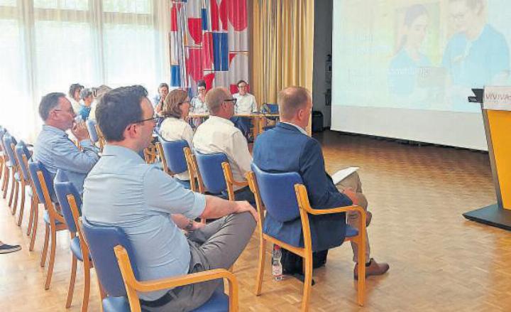 Am Donnerstag, 12. Juni hielt die Viviva Baar AG, Betreiberin der Altersund Pflegeheime Bahnmatt und Martinspark in Baar, ihre dritte ordentliche Generalversammlung ab. Foto: zVg
