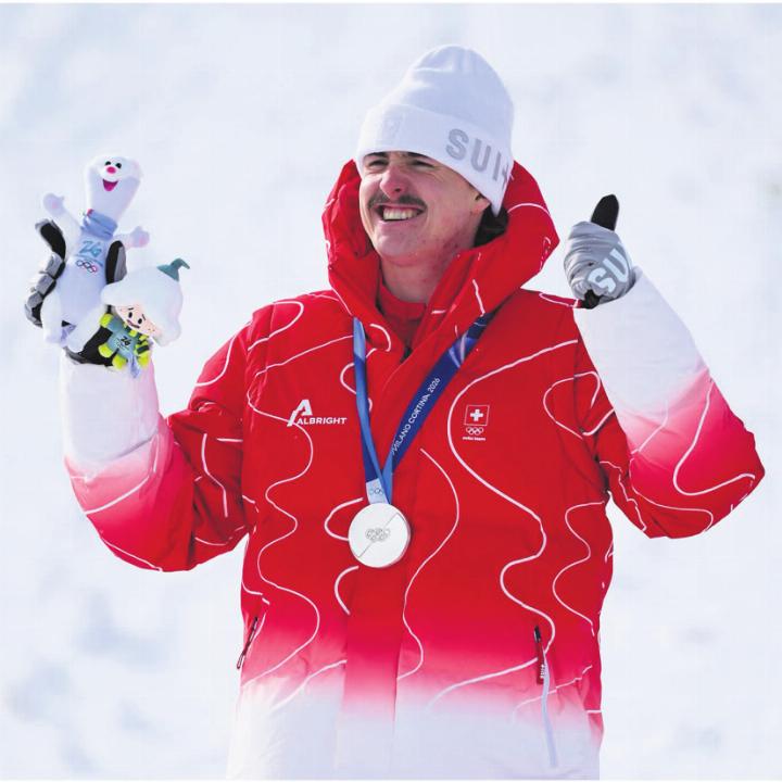 Noé Roth bei der Siegerehrung nach dem Einzelwettkampf. Foto: FIS