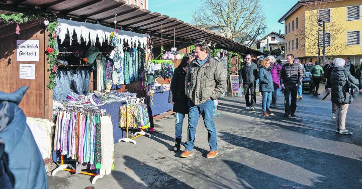 Ein Spaziergang entlang der 130 Marktstände. Foto: eb Ein Spaziergang entlang der 130 Marktstände. Foto: eb