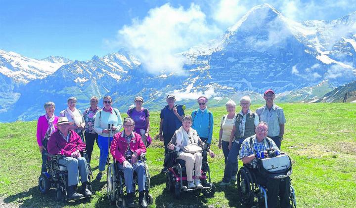 Die MS-Regionalgruppe vor der imposanten Kulisse des Eigers. Foto: zVg