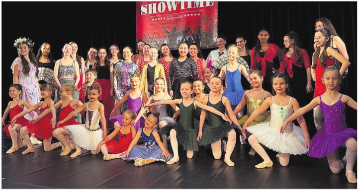 Bunt wie die Kleider waren das Ballett- und Tanzprogramm. Foto: zVg Bunt wie die Kleider waren das Ballett- und Tanzprogramm. Foto: zVg