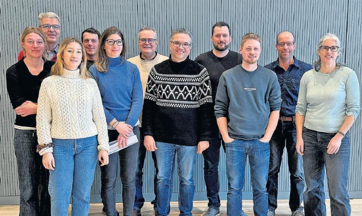 Diese zwölf Personen bilden die Natur- und Umweltkommission: Irene Bühlmann, André Guntern, Isabel Greenway, Martin Keiser, Jacqueline Oehri, Alexander Schicker, Thomas Mohr, Philipp Hotz, Joel Andermatt, Stefan Langenegger, Marlen Staub. Auf dem Bild fehlt Maria Betschart (von links). Fotos: rah