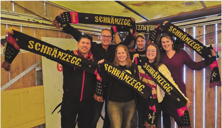 Das Schränzegg-Bürgeramt: Adrian Rogger (Vizepräsident), Reto Kalkhofer (Präsident), Jacky Arnet (Kassier), Michael Hirner (Marketing), Sabrina Luche (Aktuarin), Christina Weber (Sponsoring/Social Media) Fotos: zVg Das Schränzegg-Bürgeramt: Adrian Rogger (Vizepräsident), Reto Kalkhofer (Präsident), Jacky Arnet (Kassier), Michael Hirner (Marketing), Sabrina Luche (Aktuarin), Christina Weber (Sponsoring/Social Media) Fotos: zVg