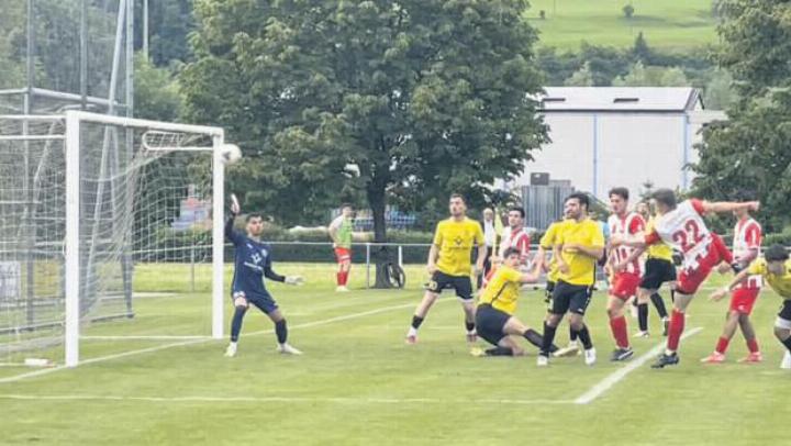 Müller bringt eine Viertelstunde vor Schluss den Gast erneut in Führung. Foto: zVg