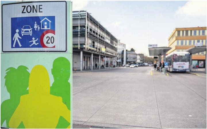 Begegnungszone Bahnhofplatz: Hier begegnen sich alle Verkehrsteilnehmenden auf Augenhöhe. Foto: zVg Begegnungszone Bahnhofplatz: Hier begegnen sich alle Verkehrsteilnehmenden auf Augenhöhe. Foto: zVg