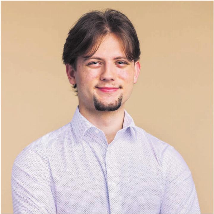 Mit 13 Jahren Debattiermeister, mit 19 Jahren in der Lokalpolitik. Enrico Steiner engagiert sich bei der Jungen Mitte Kanton Zug und in der Integrations kommission Baar. Foto: zVg