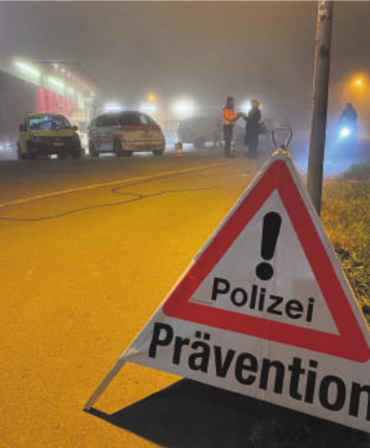 Die Zuger Polizei führte in Zusammenarbeit mit dem TCS eine gezielte Beleuchtungskontrolle durch. Foto: zVg