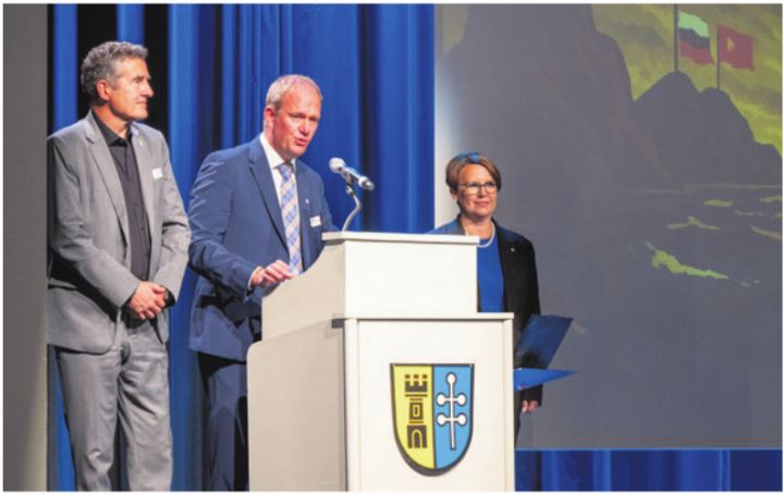 Die Gastgeber am Baarer Wirtschaftslunch: André Wicki, Stadtpräsident Zug, Mark Gustafson, Finanzvorstand Baar, Andrea Keller-Cathry, Finanzen und Volkswirtschaft, Steinhausen (von links). Fotos: eb