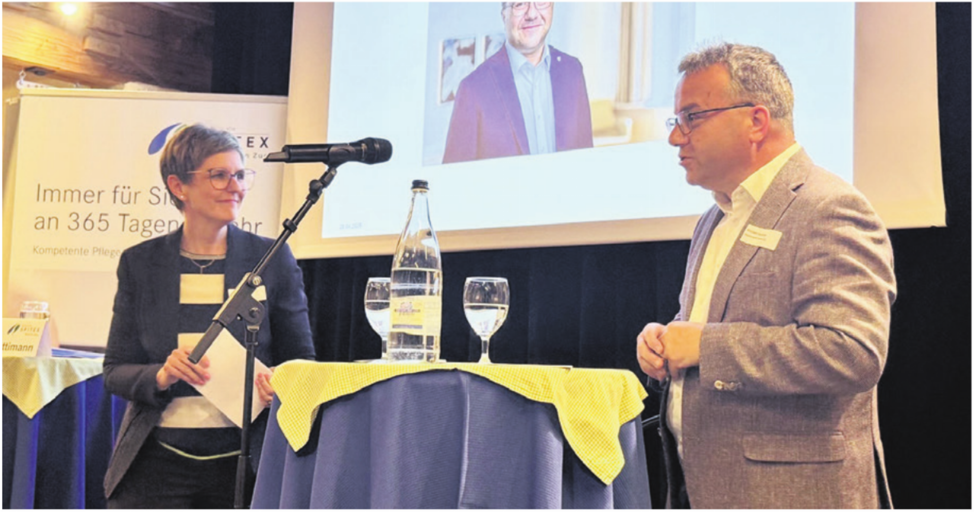 Gesundheitsdirektor Andreas Hausheer stellte sich den Fragen von Moderatorin Simone Wigger. Foto: zVg - Das Bild wird blockiert. – Möglicherweise durch einen aktiven Adblocker.