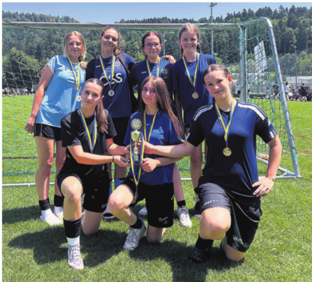 Das Siegerteam der 1. Oberstufe Mädchen: Team «Disciplin». Fotos: zVg Das Siegerteam der 1. Oberstufe Mädchen: Team «Disciplin». Fotos: zVg
